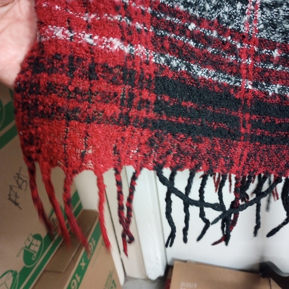 Steve Madden Reversible Blanket Scarf Fringe Red Plaid Tweed Look 30" x 80". - Picture 8 of 10